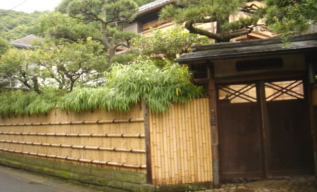 Декоративный забор из бамбука